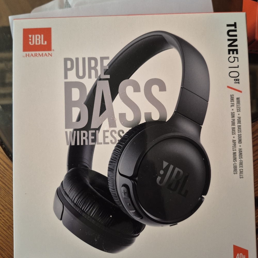 JBL Tune 510BT Wireless Headphones - Black pure Base On The Ear.